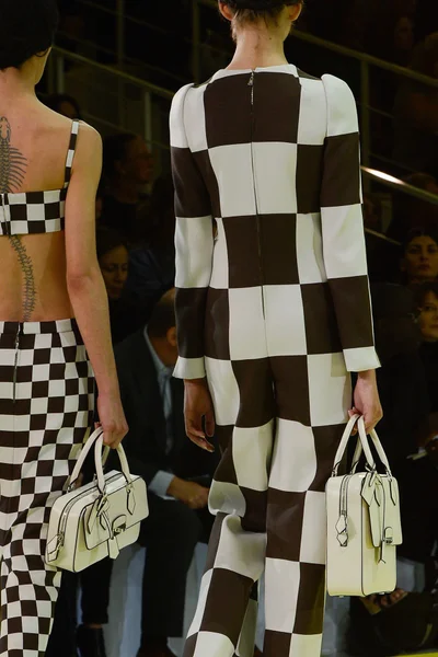 Look 27